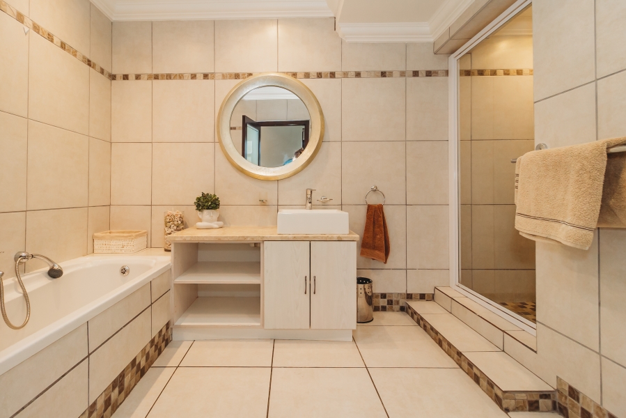 4 Bedroom Property for Sale in Heatherlands Western Cape